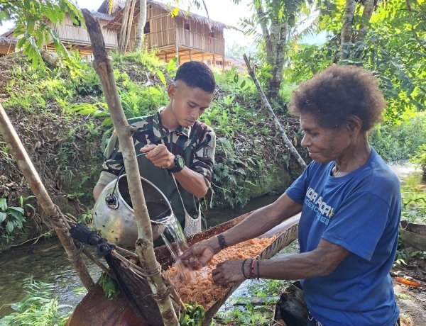 Hangatnya Kehidupan di Papua: Tradisi Olah Sagu Warga Keerom Jadi Simbol Damai dan Kebersamaan